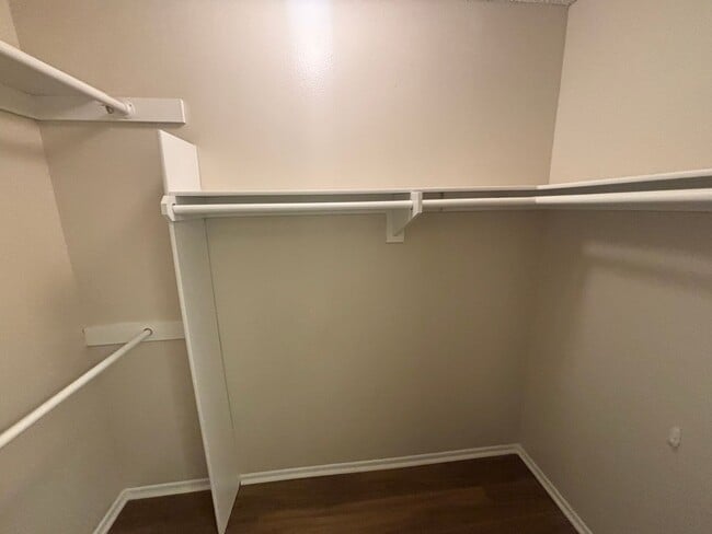 Building Photo - Beautiful 2-Bedroom Condo in Canyon Country!