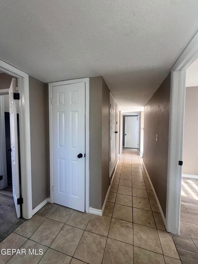 Building Photo - 701 Porras Dr