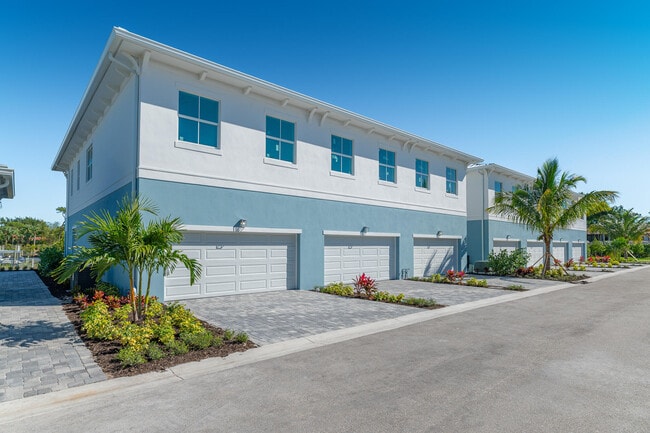 Building Photo - 4674 SE Manatee Way