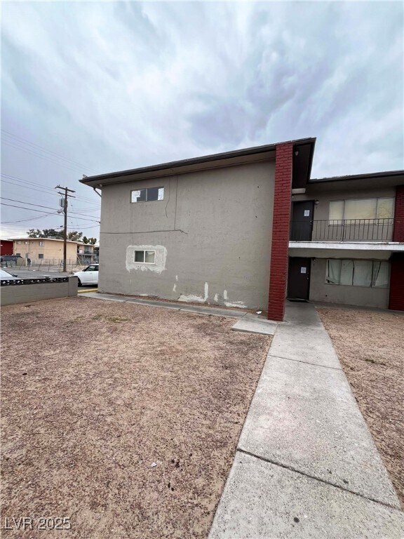 Building Photo - 1121 E Desert Inn Rd