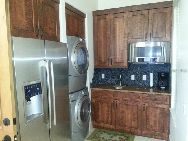 Building Photo - 1953 Freedom Dr