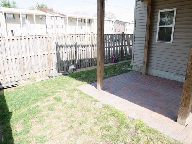 Building Photo - Gorgeous Townhome Located at Preserves at ...