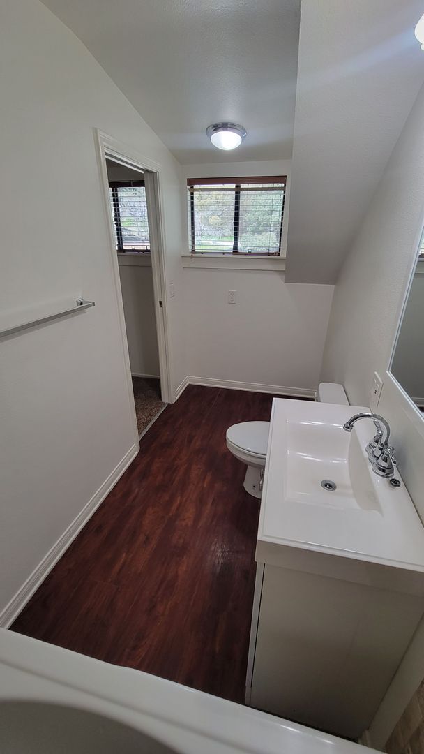Building Photo - Charming 3-Bedroom 2-Bath with Mountain Vi...