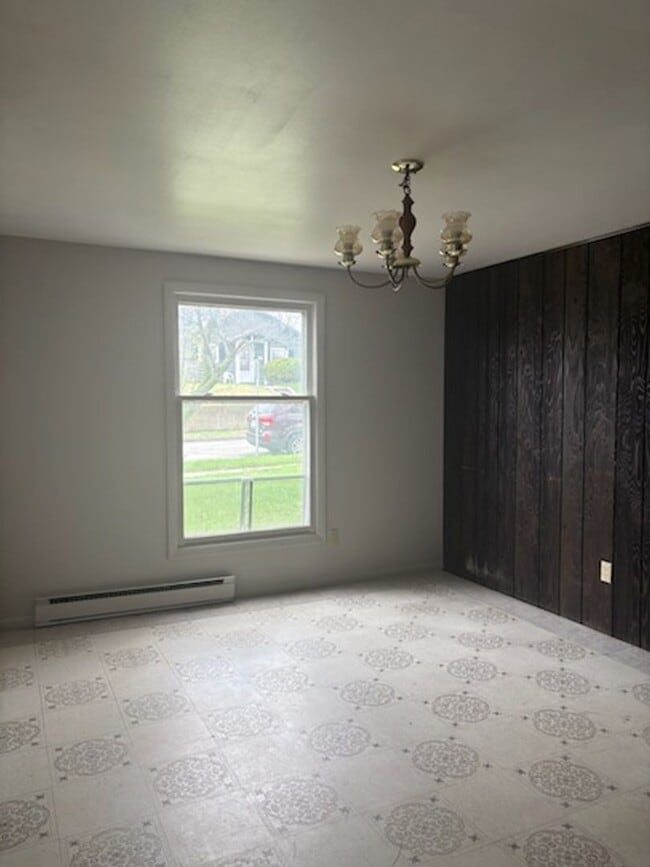 Building Photo - 1641 W 4th St