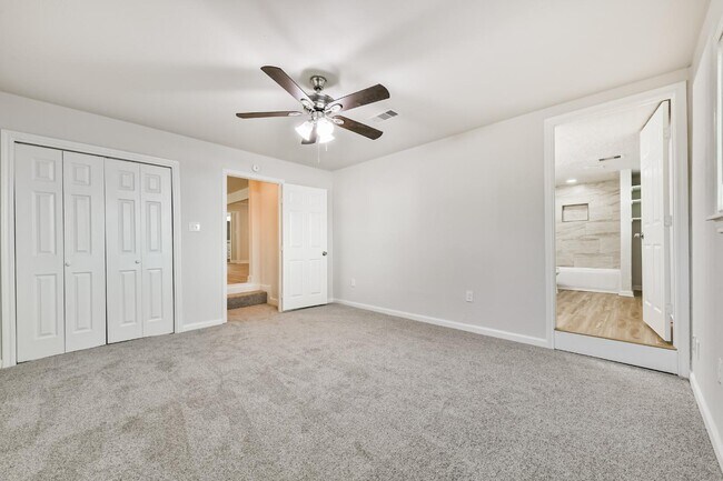 Building Photo - 706 Azalea St