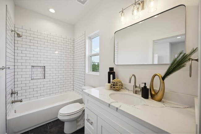 Building Photo - 3504 Caplin St