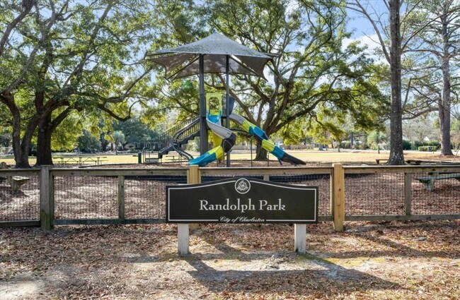 Building Photo - 537 Braxton Ave