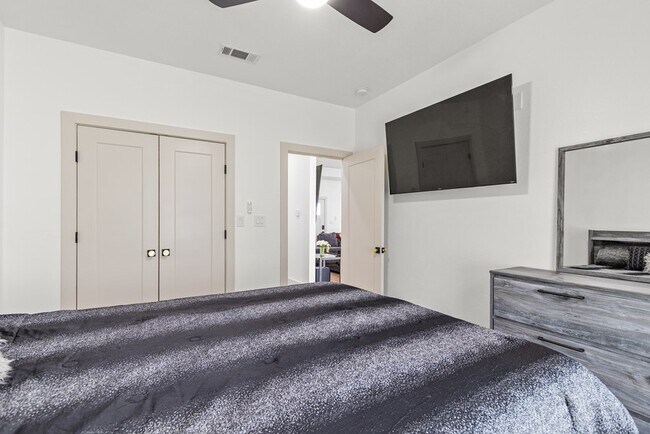 Building Photo - 12370 W University Blvd