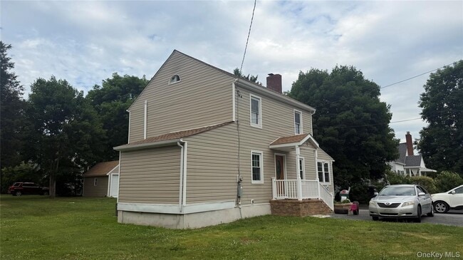 Building Photo - 17 De Garmo Rd