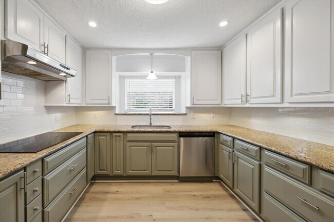 Building Photo - 25402 Lynbriar Ln