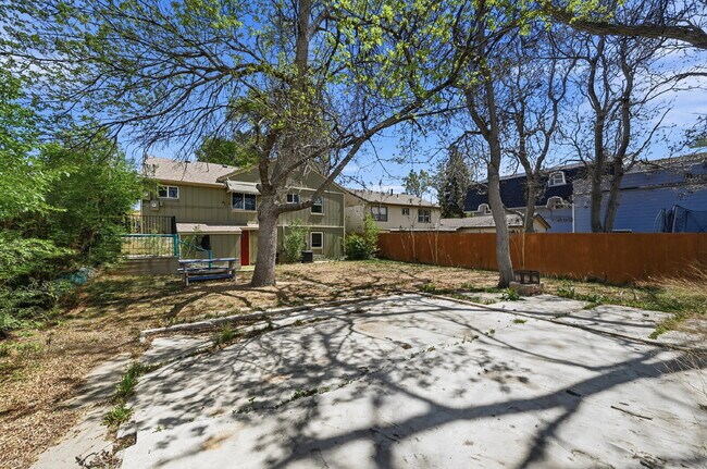 Building Photo - $2,820.95 with $300 off the first month's rent, 4 Beds - 2 Bath, Single Family Home in Denver wit...