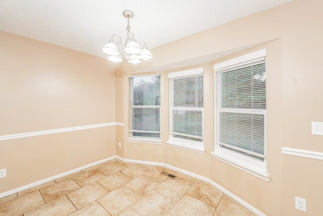 Building Photo - 5837 Janet Dr