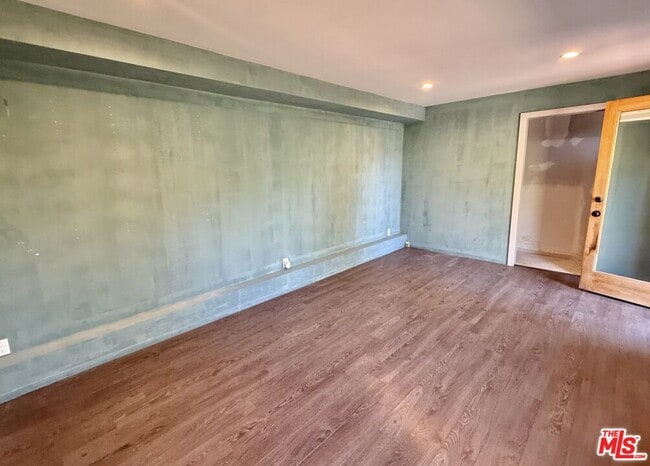 Building Photo - 1915 Apex Ave