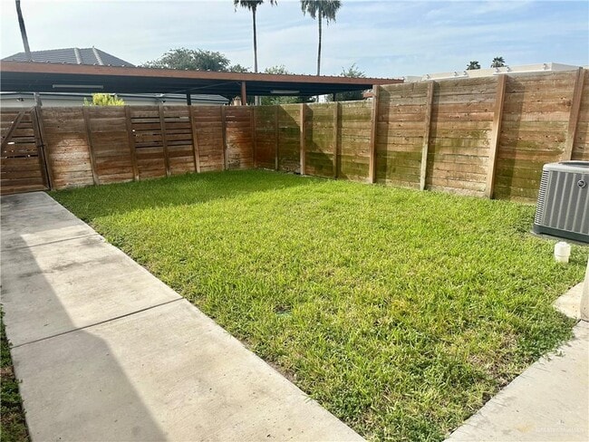 Building Photo - 2316 Harmony Ln