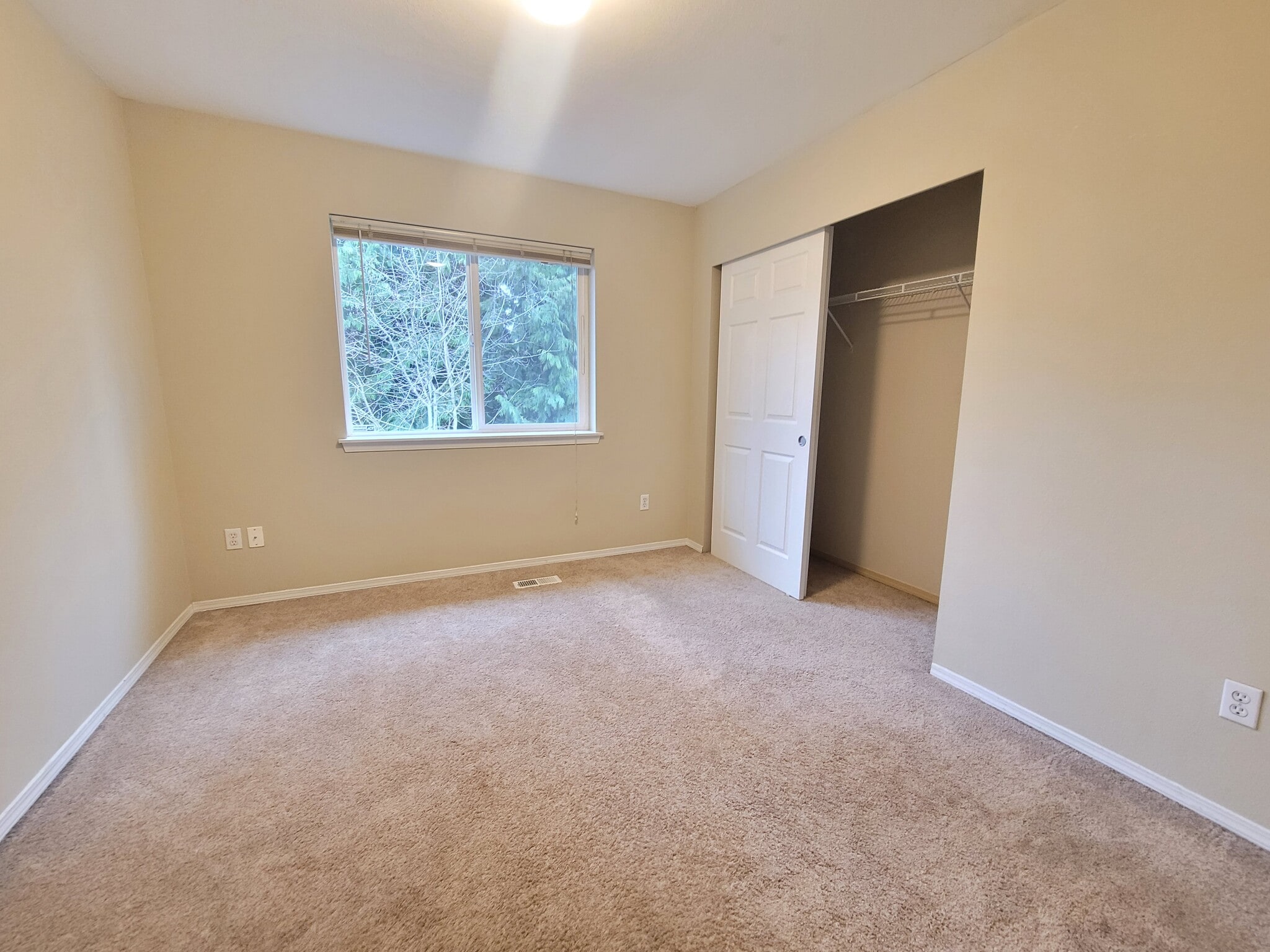 Building Photo - 19226 25th Ave SE