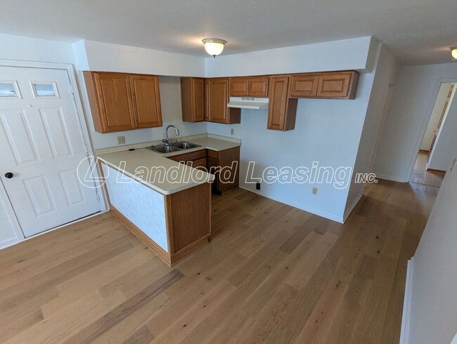 Building Photo - Country Living Spacious Ranch Duplex with ...