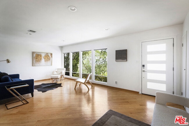 Building Photo - 612 Luton Dr