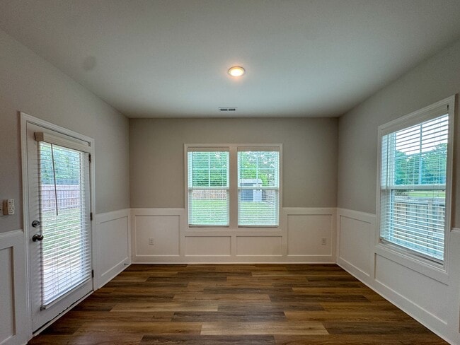Building Photo - Beautiful 3 Bed 2.5 Bath Home in Raeford
