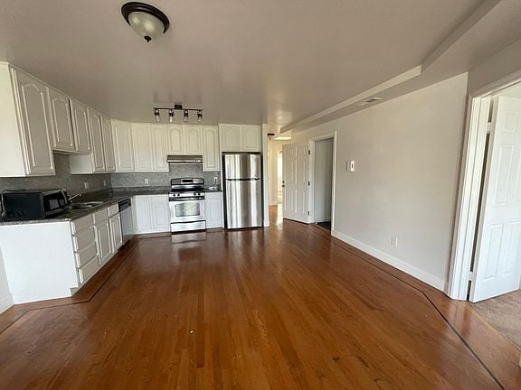 Building Photo - 432 Russia Ave