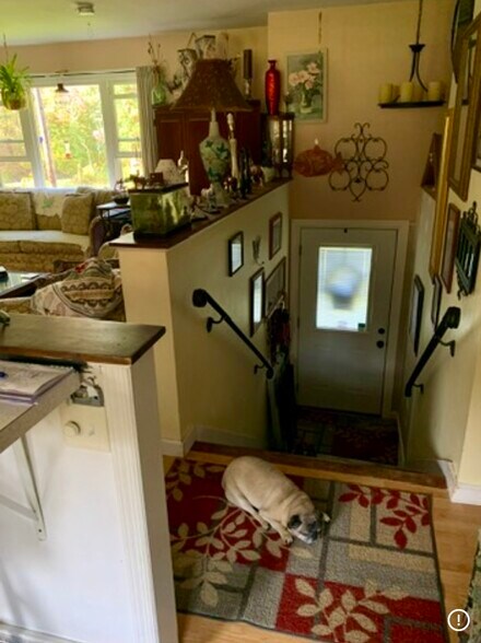 Building Photo - 467 Troy Rd