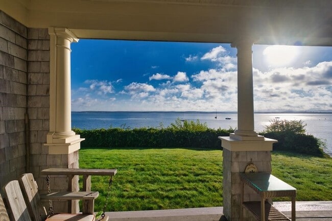 Building Photo - 73 Bayside Ave