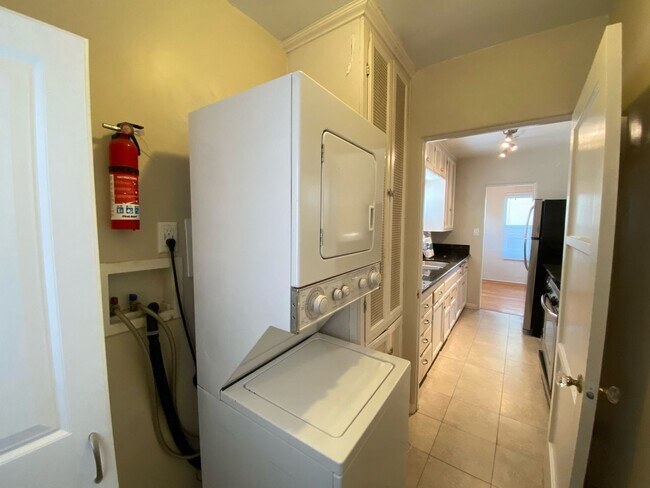 Building Photo - LARGE PRIVATE EXCLUSIVE PATIO! EXCLUSIVE U...