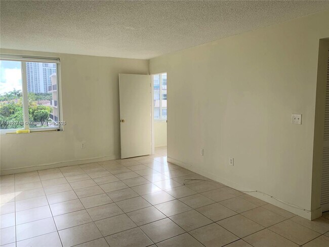 Building Photo - 250 180th Dr