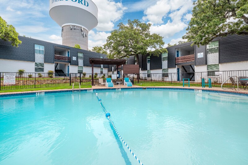 Building Photo - 531 Bedford Rd