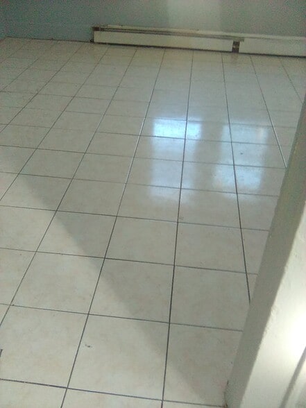 Building Photo - 92 Holly St