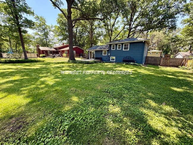 Building Photo - Spacious Home 3 Bedroom w/Fin basement for...