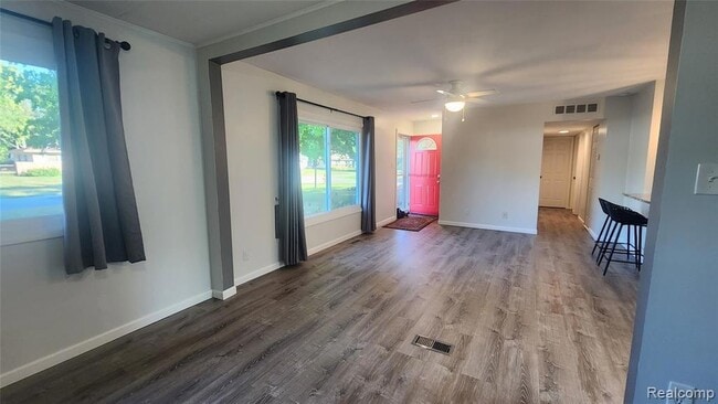 Building Photo - 6555 Manson Dr