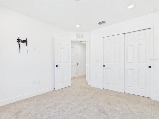 Building Photo - 5611 SW 72nd Ct