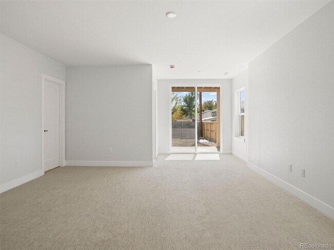 Building Photo - Brand New 4BD, 4BA Half-Duplex in Villa Park