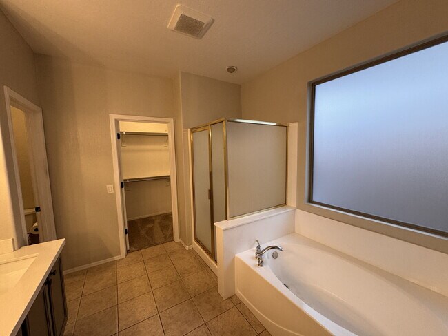 Building Photo - 30031 N Little Leaf Dr