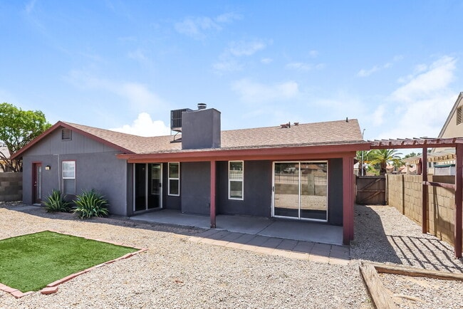 Building Photo - 10154 W Highland Ave