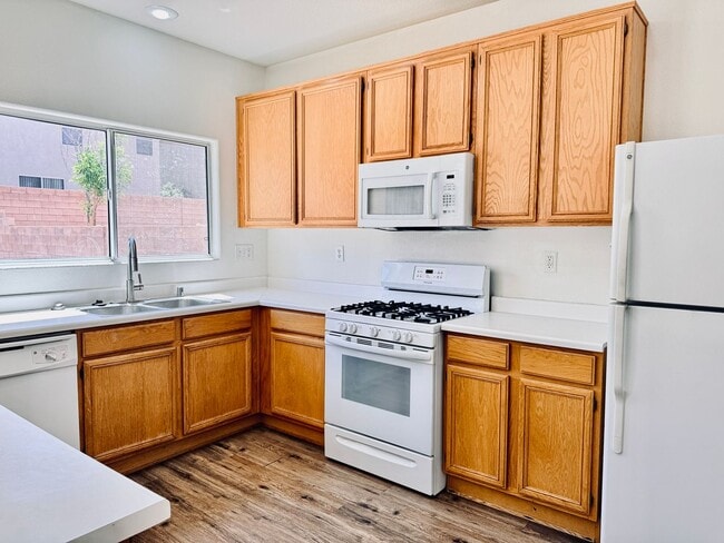 Building Photo - Available Now-Lovely Two Story Home!  Make it yours!