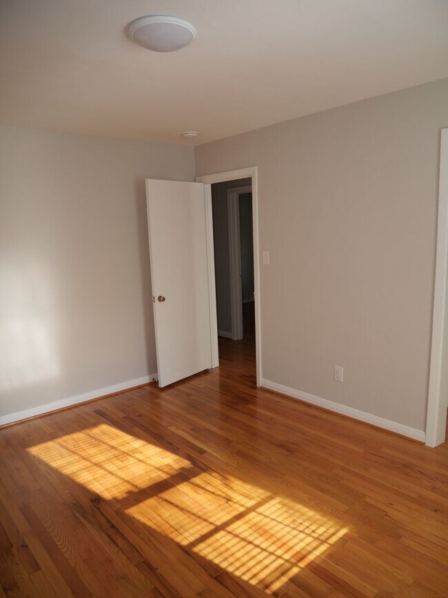 Building Photo - 8 Terrace Dr