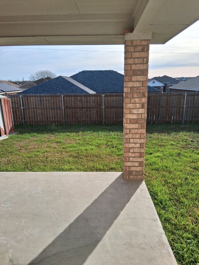 Building Photo - New Carpet & Paint