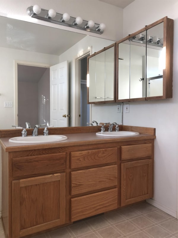 Building Photo - 944 NW Oak Pl