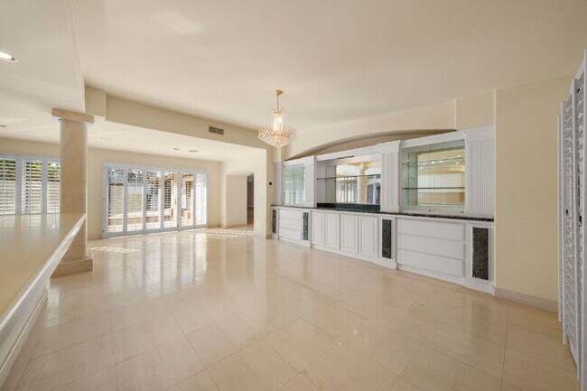 Building Photo - 18714 Bernardo Trails Dr