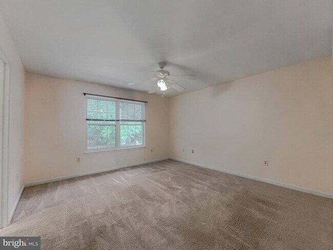 Building Photo - 21133 Woodmere Dr