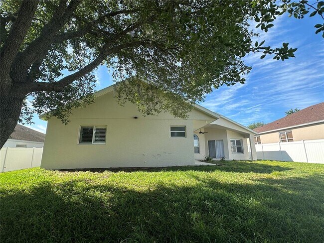 Building Photo - 10955 Lemay Dr