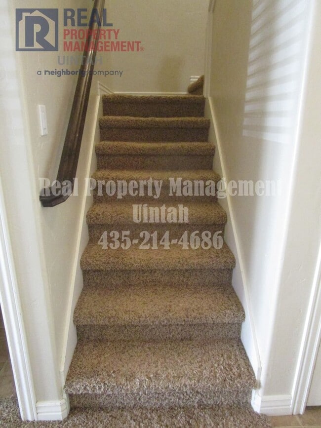 Building Photo - 3 bed 2.5 bath townhome in Fox Run
