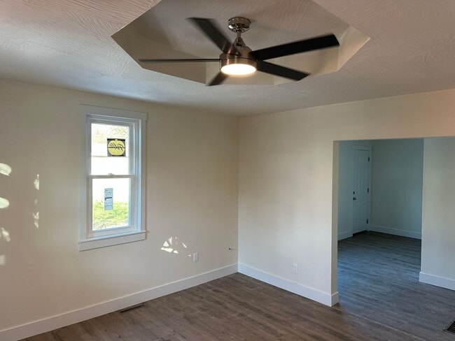 Building Photo - NEW REMODEL