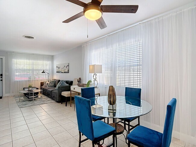 Building Photo - 2 BEDROOM 1 BATH APARTMENT HOME LOCATED IN ST. PETERSBURG, FL