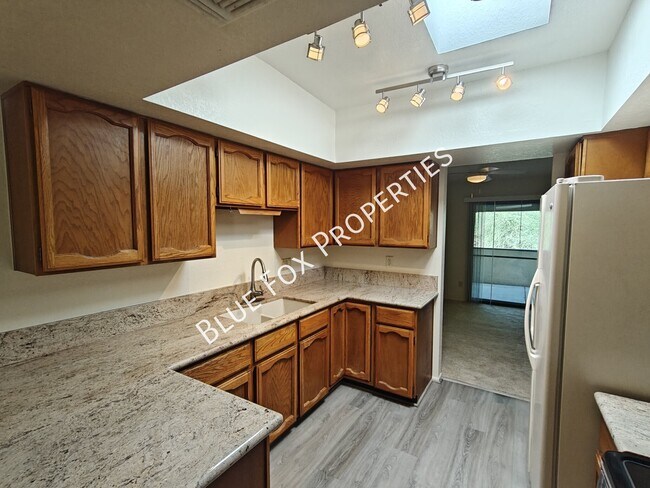 Building Photo - 983 W Palma De Pina