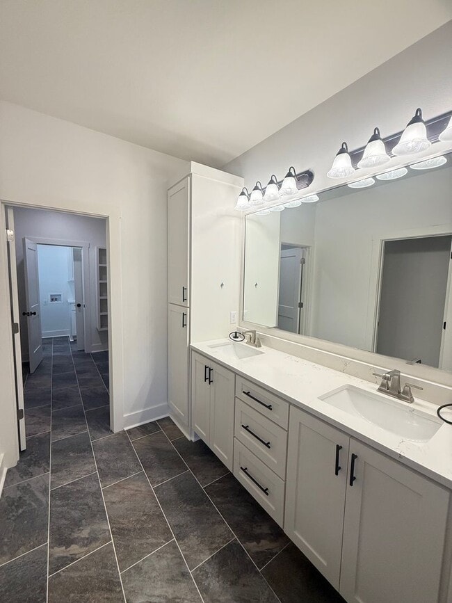 Building Photo - 4005 Doler Cv