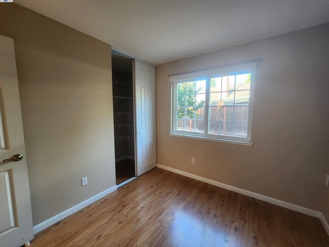 Building Photo - 1733 Carnation Cir