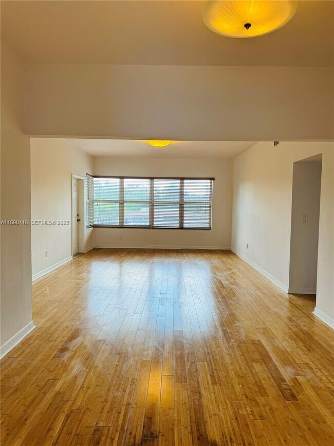 Building Photo - 1905 Calais Dr