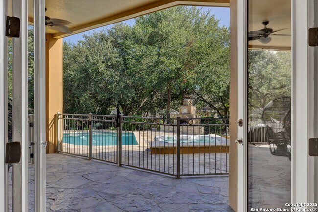 Building Photo - 9752 Trophy Oaks Dr